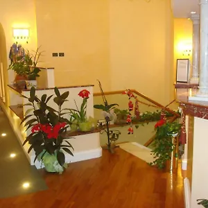 https://dina-rome.it-romehotels.com